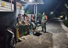 Babinsa Koramil 16/Tulung Sambangi Poskamling, Perkuat Kewaspadaan Dan Kekompakan Warga